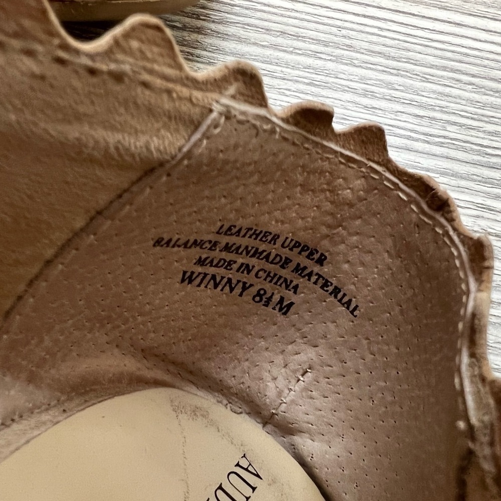 Woman’s Audrey Brooke Winny scalloped leather ballet flats in taupe beige sz 8.5 - Picture 9 of 10